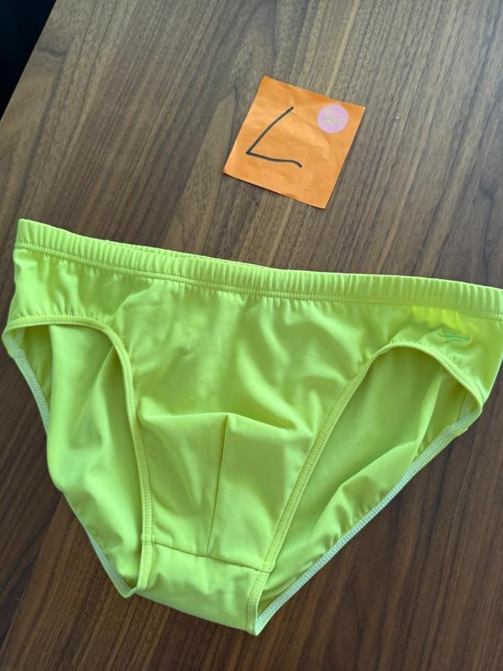 zwemslip, slip, speedo, maat L, geel, Kleding | Heren, Badmode en Zwemkleding, Zwemslip, Maat 52/54 (L), Geel, Ophalen of Verzenden