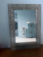 Spiegel met bewerkte zinken rand., Huis en Inrichting, Woonaccessoires | Spiegels, Minder dan 50 cm, Gebruikt, Ophalen of Verzenden