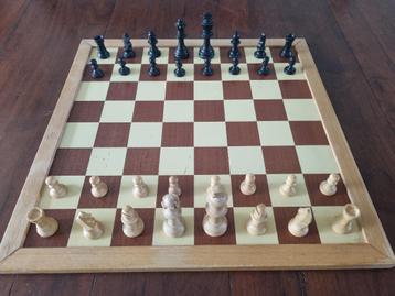 Vintage schaak- en damspel beschikbaar voor biedingen