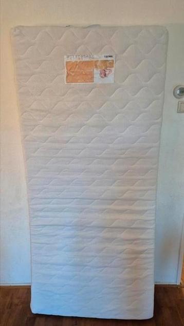 ABZ tiener koudschuim matras 90 x 200 x 14 cm + lattenbodem beschikbaar voor biedingen
