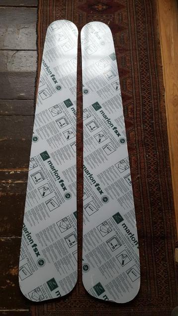 Te koop kajuitramen voor de Varianta 6,5 m beschikbaar voor biedingen