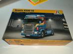 Scania R500 V8 bouwdoos Italeri no 3829 compleet ongebouwd, Italeri, Groter dan 1:32, Ophalen of Verzenden, Zo goed als nieuw