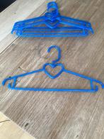 5 Kledinghangers met hartje - blauw kunststof -, Ophalen of Verzenden, Zo goed als nieuw