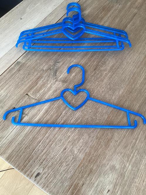 5 Kledinghangers met hartje - blauw kunststof -, Caravans en Kamperen, Caravan accessoires, Zo goed als nieuw, Ophalen of Verzenden
