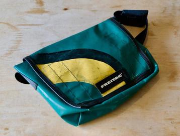 FREITAG F11 Lassie tas groen geel beschikbaar voor biedingen