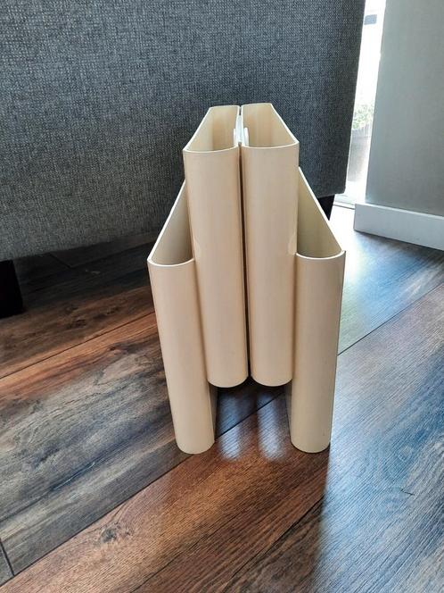 Kartell lektuurbak crème Giotto Stoppino, Huis en Inrichting, Woonaccessoires | Krantenbakken en Lectuurbakken, Gebruikt, Ophalen of Verzenden