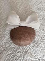 Taupe met wit dames dopje, fascinator, hoed, lichtbruin, Kleding | Dames, Hoeden en Petten, Verzenden, Nieuw, One size fits all