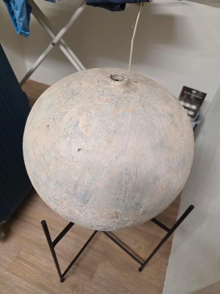 Metalen Bal op Standaard - Decoratief, Huis en Inrichting, Woonaccessoires | Overige, Zo goed als nieuw, Ophalen of Verzenden