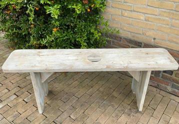 Oude houten boerenbank – sobere landelijke stijl beschikbaar voor biedingen