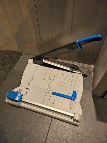 Papier Snijder / Snijmachine beschikbaar voor biedingen