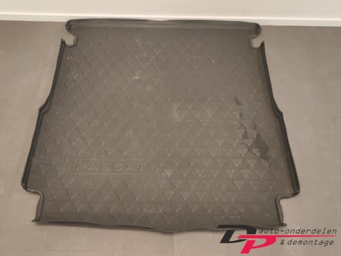 Vloerplaat bagageruimte van een Volkswagen Passat, Auto-onderdelen, Interieur en Bekleding, Volkswagen, Gebruikt, 3 maanden garantie