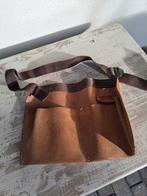 Lederen timmermans schortje, Ophalen