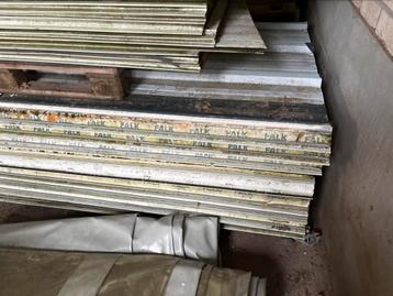 9 Dakplaten met isolatie  beschikbaar voor biedingen