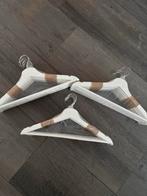 24 Nieuwe houten Ikea kledinghangers, Kleding | Dames, Kledinghangers, Ophalen, Nieuw, Hout, Kinderen en Volwassenen