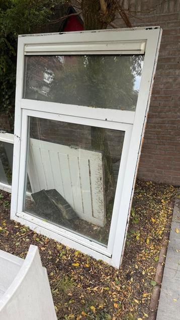 Gratis kunststof kozijn met draai-/kiepraam beschikbaar voor biedingen