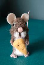 Genaaldvilte muis met kaas wol naaldvilten muisje handmade, Hobby en Vrije tijd, Ophalen of Verzenden, Nieuw, Overige typen, Wolvilt