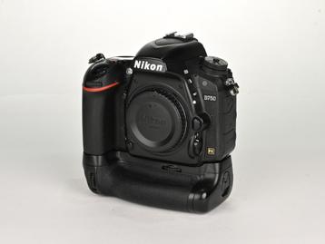 Nikon D750 + Meike Grip