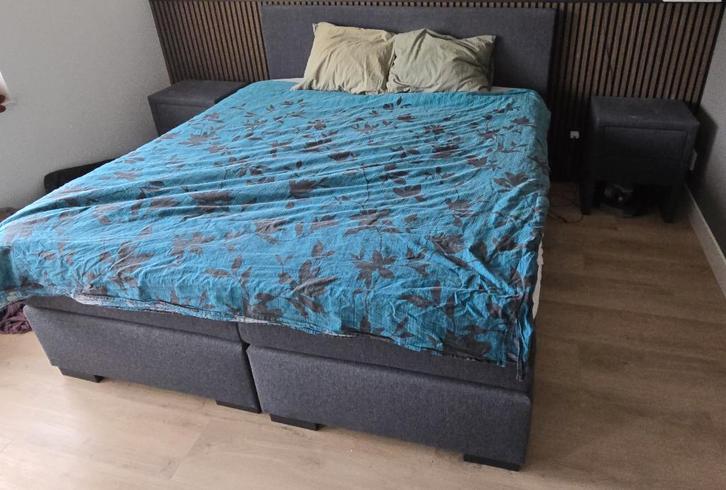 Boxspring 180x200cm, incl hoofdbord en 2x nachtkastjes, Huis en Inrichting, Slaapkamer | Boxsprings, Gebruikt, 180 cm, 200 cm