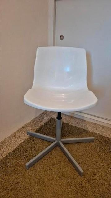 Ikea bureaustoel wit beschikbaar voor biedingen