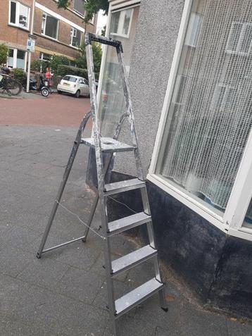 Tomado huishoudtrap met 5 treden, 150 kg beschikbaar voor biedingen