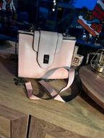Lichtroze schouder-handtas met kettingdetails classy&compact, Sieraden, Tassen en Uiterlijk, Tassen | Damestassen, Ophalen of Verzenden