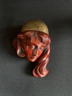 Wandhoofd meisje met koperen hoofddeksel., Ophalen of Verzenden