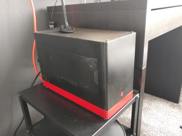 Ghost S1 (Louqe)/i7-9700K / RX 580 / 32GB / 18TB, Computers en Software, Desktop Pc's, Zo goed als nieuw, 3 tot 4 Ghz, HDD, SSD