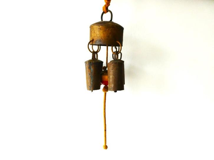 Windgong met 4 bellen en een houten kraal deurbel bel gong, Antiek en Kunst, Curiosa en Brocante, Ophalen of Verzenden