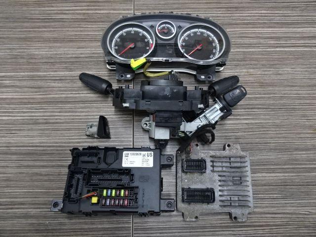 ECU Opel Corsa D bj 2011 A12XER complete set incl sloten., Auto-onderdelen, Elektronica en Kabels, Opel, Gebruikt, Herkomst onderdeel bekend
