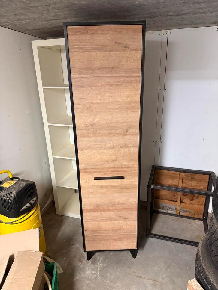 Lange, smalle kast - 1 jaar oud, Huis en Inrichting, Kasten | Kledingkasten, Zo goed als nieuw, 150 tot 200 cm, Minder dan 50 cm