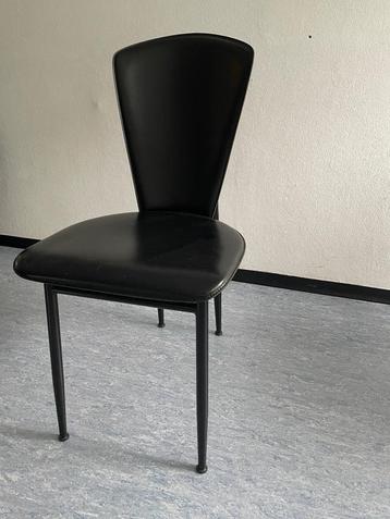 Stoel, zwart leer beschikbaar voor biedingen