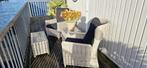 Tuinset met twee stoelen, tafeltje en hocker., Zo goed als nieuw, Wicker, Ophalen, 2 zitplaatsen