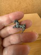 Prachtig carroussel paard - 2.2cm breed - metaal, Verzamelen, Ophalen of Verzenden, Zo goed als nieuw, Poppenhuis