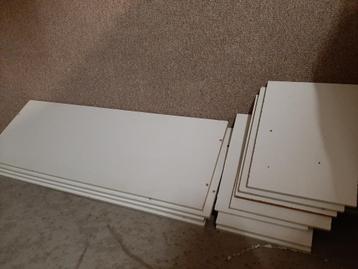 Witte planken (bijv, voor schappen) beschikbaar voor biedingen