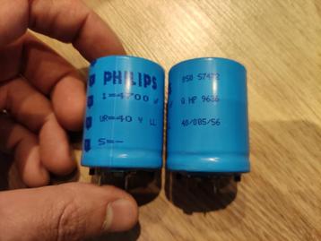 2x Philips 4700uF/40V  beschikbaar voor biedingen