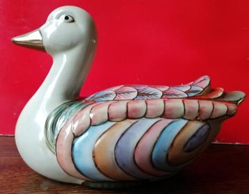 Eend. Porselein. MACAU. 22/24 cm.  beschikbaar voor biedingen