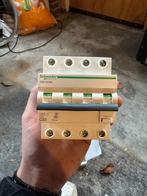 Installatie- en aardlekautomaten, Ophalen of Verzenden, Zo goed als nieuw, Overige typen