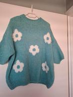 Turquoise gebreide trui met witte bloemen, Ophalen of Verzenden, Nieuw, Blauw