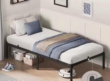 Nog maar paar maanden oude stalen bedframe met ikea matras - afbeelding 1