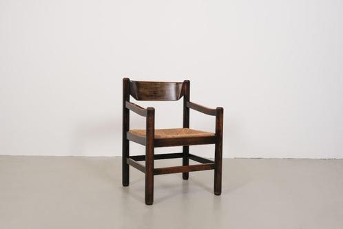 Vintage robuuste stoel met rieten zitting, Huis en Inrichting, Fauteuils, Gebruikt, Hout, Riet of Rotan, 50 tot 75 cm, Minder dan 75 cm
