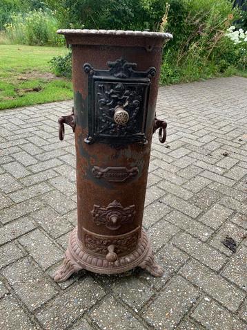 Antiek kacheltje beschikbaar voor biedingen