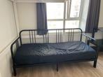 Ikea bed bank Fyresdal met 2 matrassen, Huis en Inrichting, Slaapkamer | Bedden, 160 cm, Industrieel, Gebruikt, Metaal