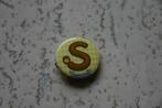 Sint 2 Buttons S banketletter, Ophalen of Verzenden, Nieuw, Button