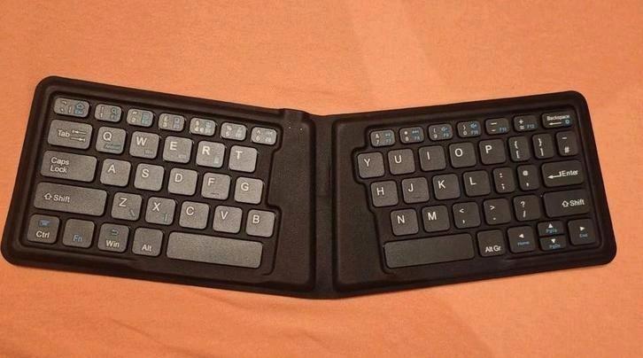 Compact vouwbaar draadloze mini dunne toetsenbord bluetooth, Computers en Software, Toetsenborden, Zo goed als nieuw, Qwerty, Draadloos