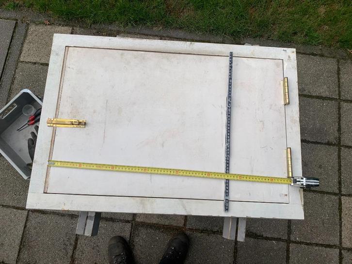 Kelderluik, Doe-het-zelf en Verbouw, Kozijnen en Schuifpuien, Gebruikt, Raamkozijn, Hout, Minder dan 75 cm, 75 tot 150 cm, Ophalen