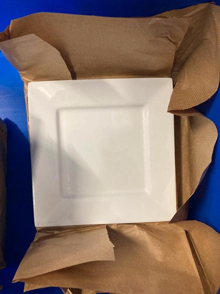 witte vierkantje bordjes 20 stuks maat 22x22cm, Huis en Inrichting, Keuken | Servies, Gebruikt, Bord(en), Overige stijlen, Porselein