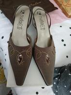 Damesschoenen pumps stiletto mt 38 vintage, Nuria Calzados, Bruin, Ophalen of Verzenden, Zo goed als nieuw