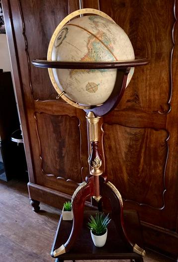 Prachtige staande globe wereldbol mahonie hout goud kleur. beschikbaar voor biedingen