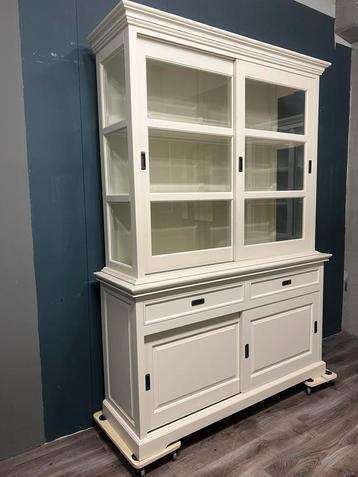 buffetkast / winkelkast /vitrinekast /servicekast beschikbaar voor biedingen