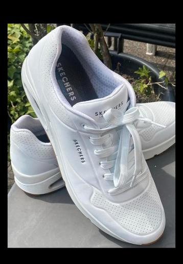 Nieuwe Witte Skechers 47/13 beschikbaar voor biedingen